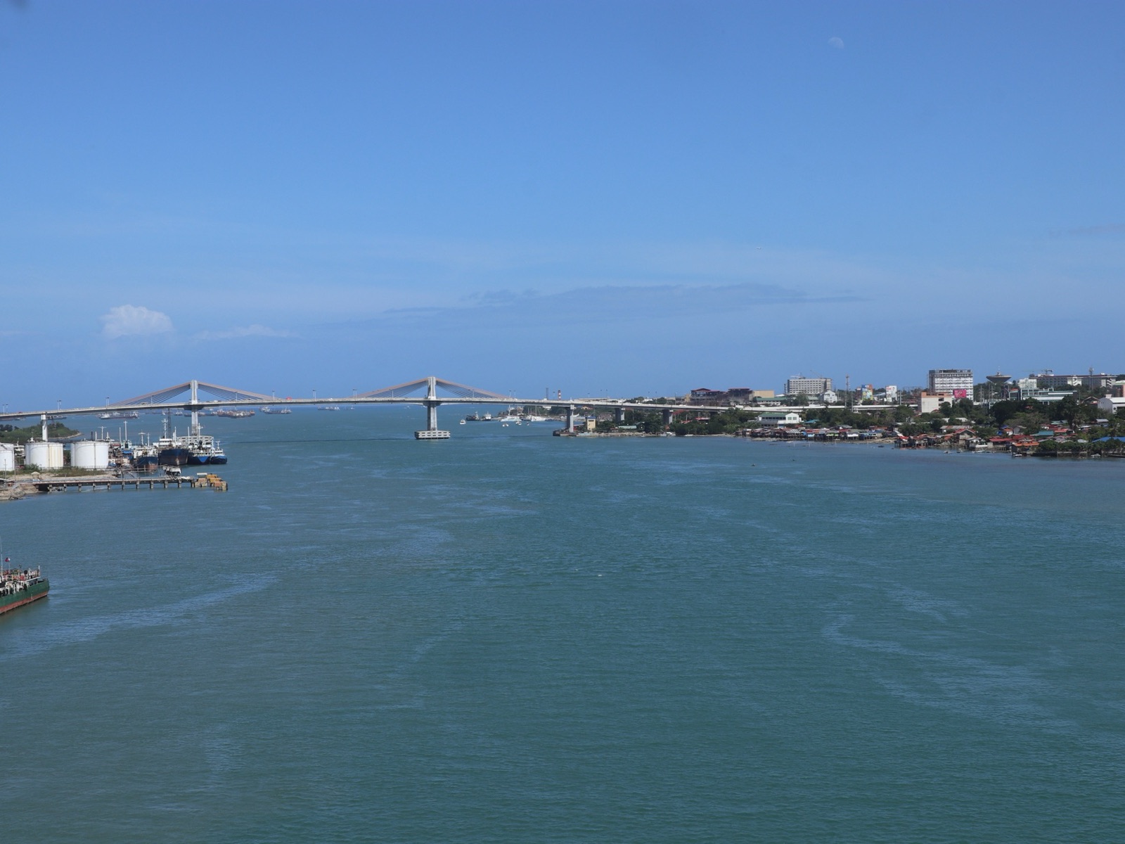 The Marcelo Fernan Bridge crossing the Mactan Channel at Pusok, Lapu-Lapu City, near Cebu airport