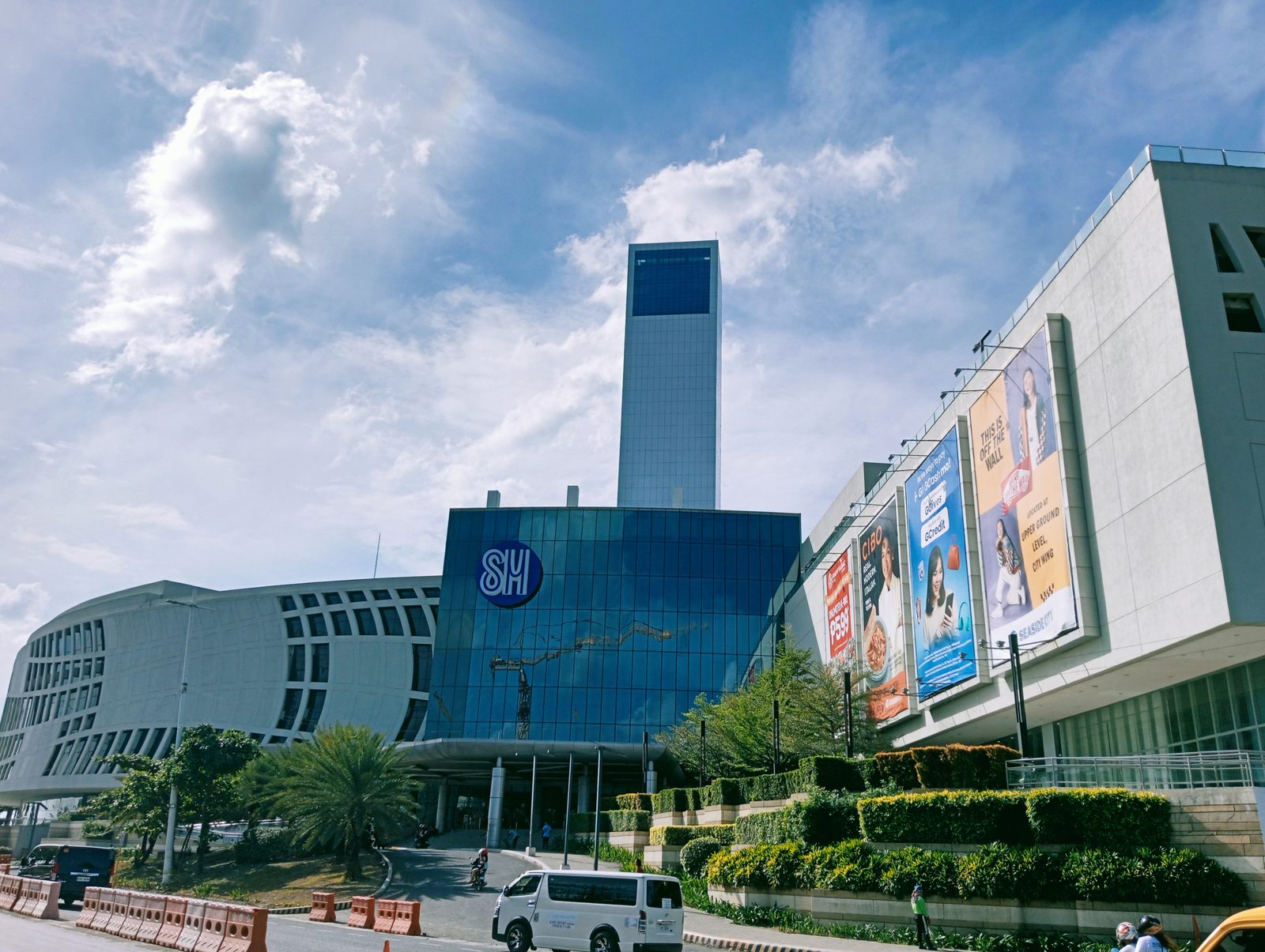 SM Seaside City Cebu, the complex where the new arena stands